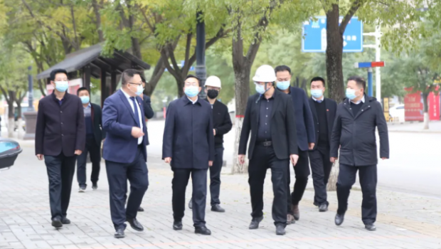 平凉市副市长杨恭带队督查尊龙时凯·富力城工程安全及防疫工作